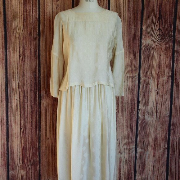 Vintage 1960s Blouse and Skirt, Ivory Silk Separates, Square Neckline 3/4 Sleeve - Picture 5 of 10